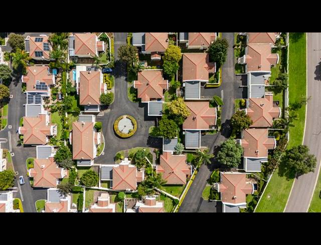 2 BEDROOM SIMPLEX FOR SALE IN WATERKLOOF RIDGE